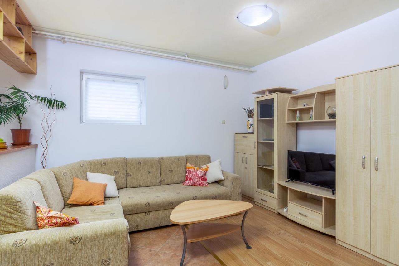 Apartment Buzet 17562a Kültér fotó